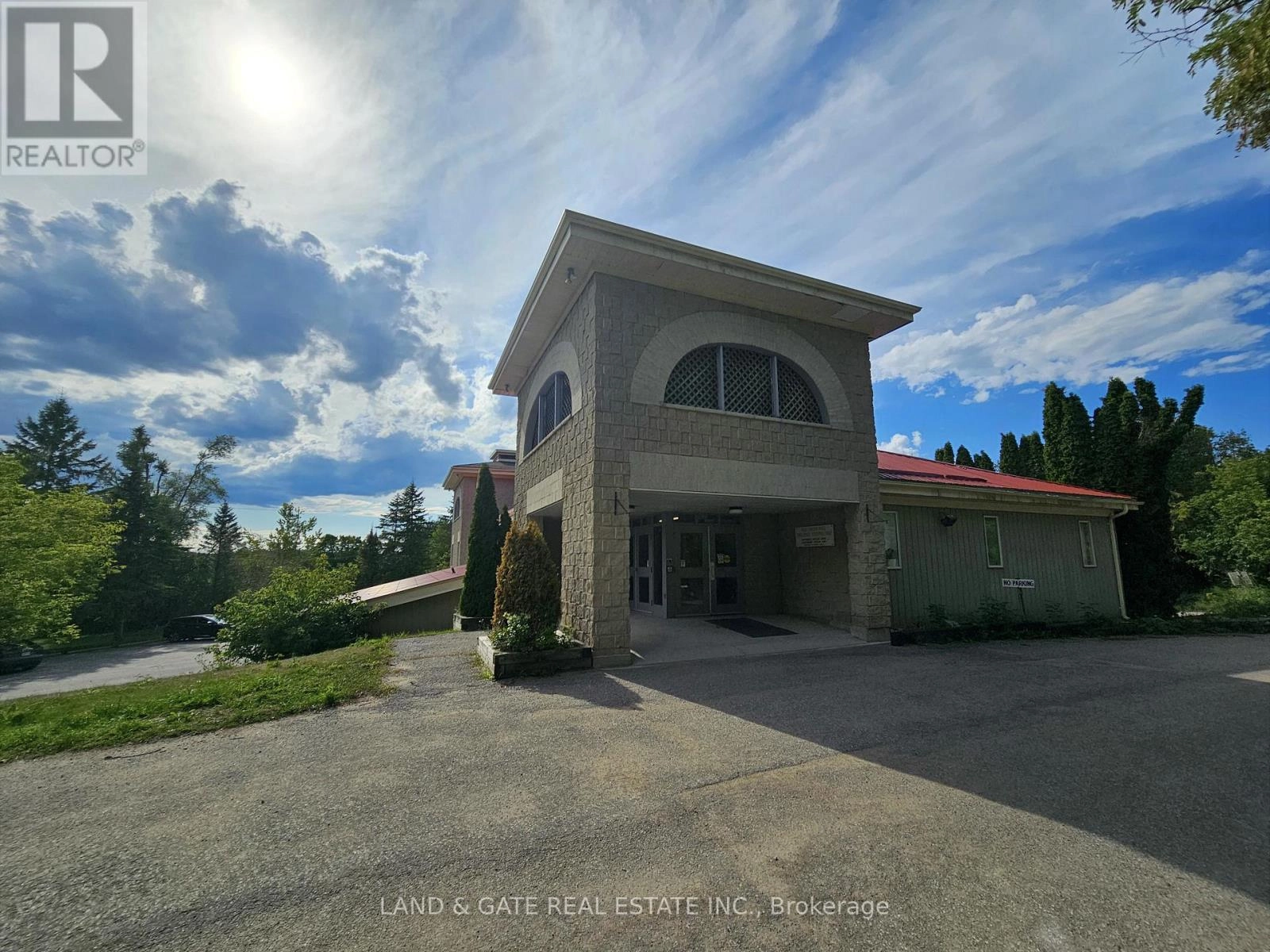 Upper - 205 Francis Street E, Kawartha Lakes, Ontario  K0M 1N0 - Photo 2 - X12388782