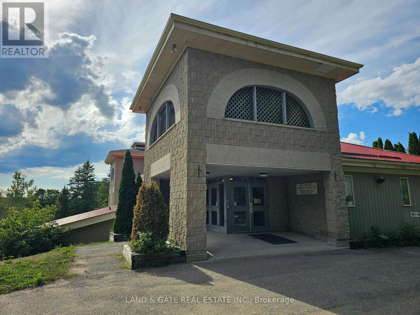 205 Francis Street E, Kawartha Lakes, Ontario  K0M 1N0 - Photo 2 - X12388869
