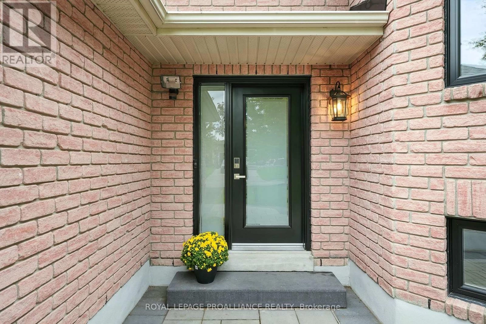 437 Duffy Street, Cobourg, Ontario  K9A 5M8 - Photo 3 - X12389023