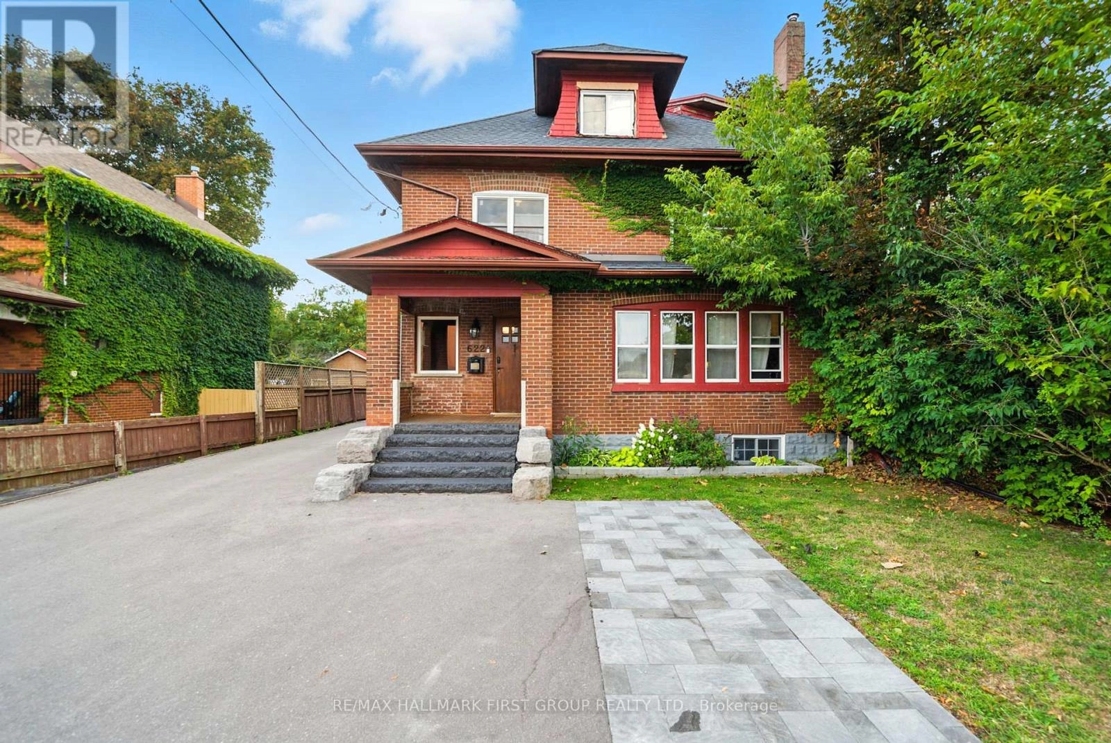 Main/second Floor - 622 Simcoe Street N, Oshawa, Ontario  L1G 4V4 - Photo 1 - E12389251