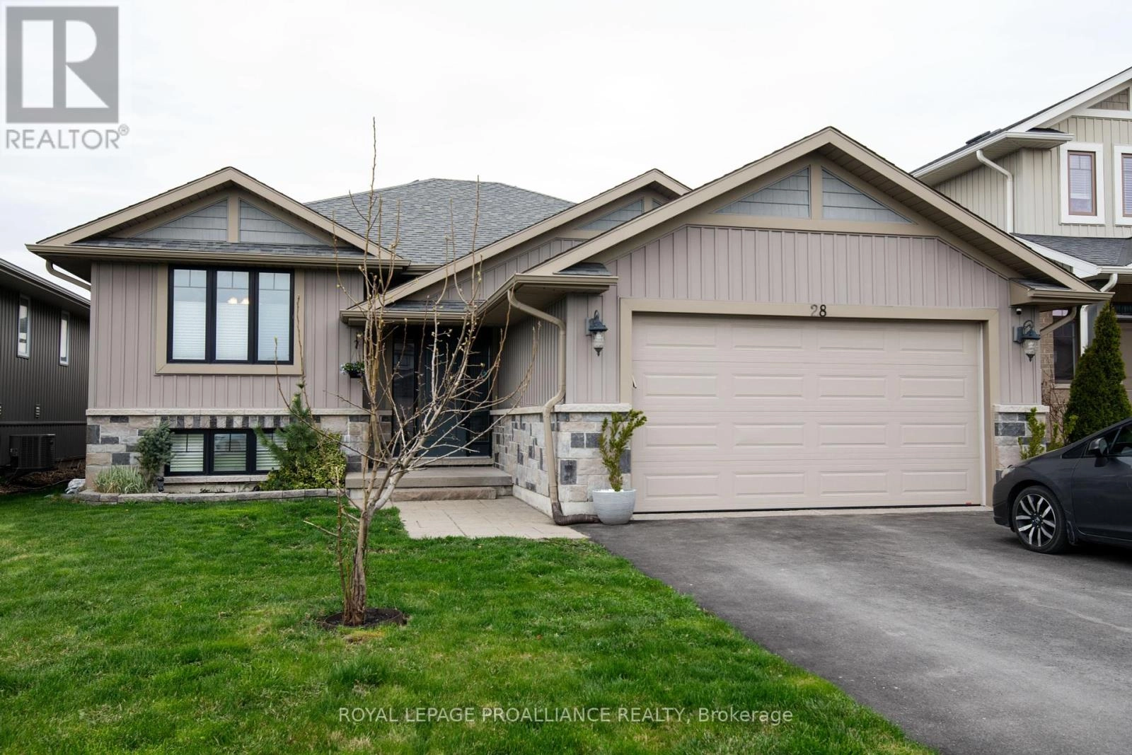 28 Butternut Court, Belleville, Ontario  K8P 0C5 - Photo 2 - X12389330
