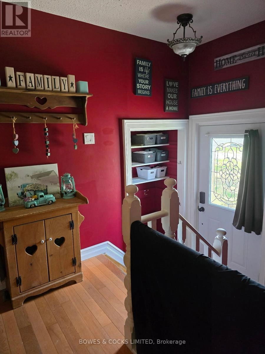 33 Maple Grove Road, Kawartha Lakes, Ontario  K9V 4R6 - Photo 3 - X12389682