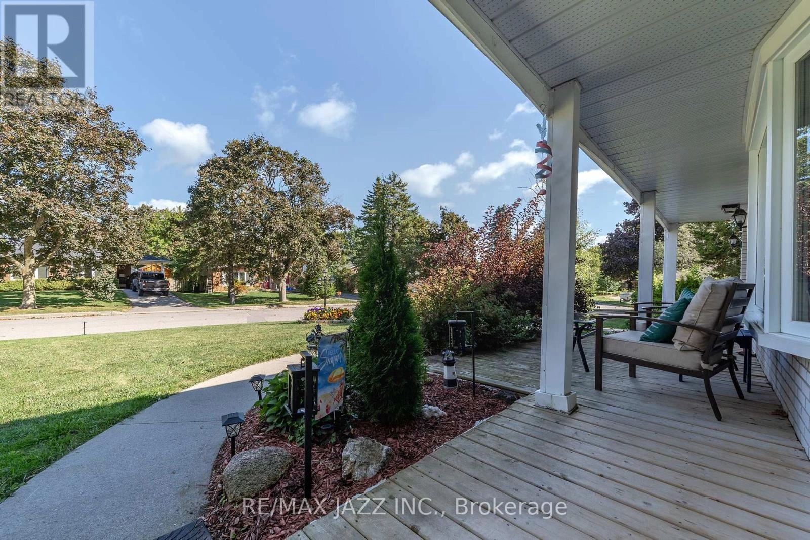 31 Edgeview Drive, Quinte West, Ontario  K8V 3G2 - Photo 3 - X12390740