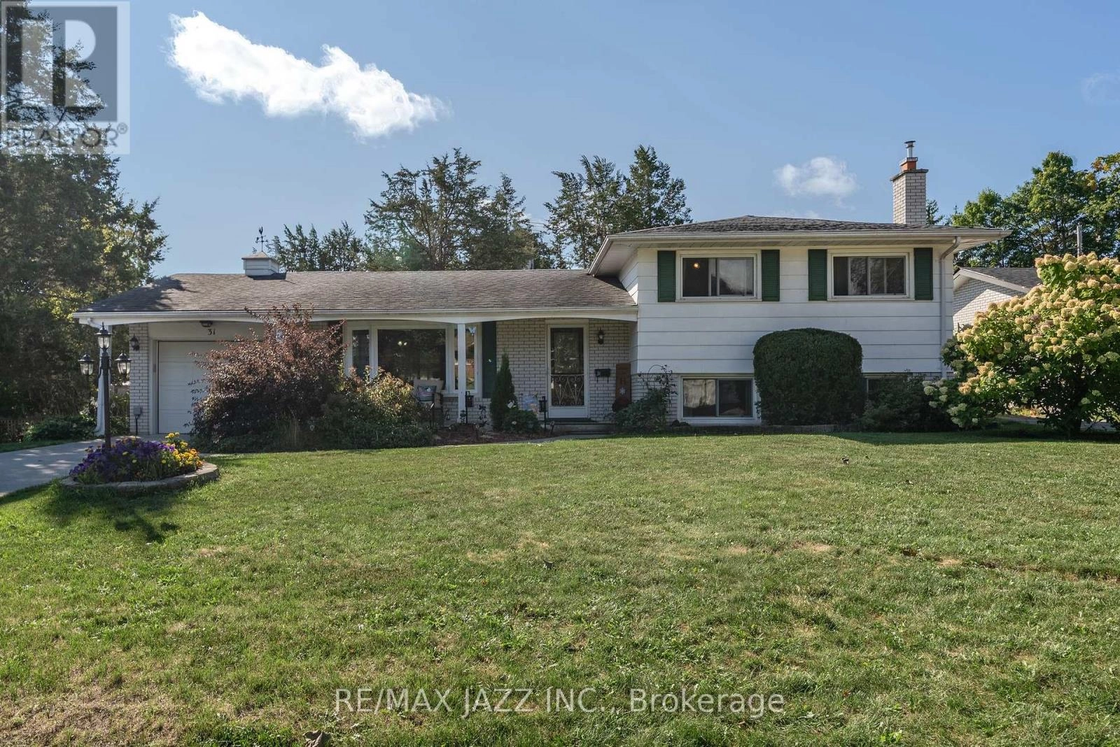 31 Edgeview Drive, Quinte West, Ontario  K8V 3G2 - Photo 1 - X12390740