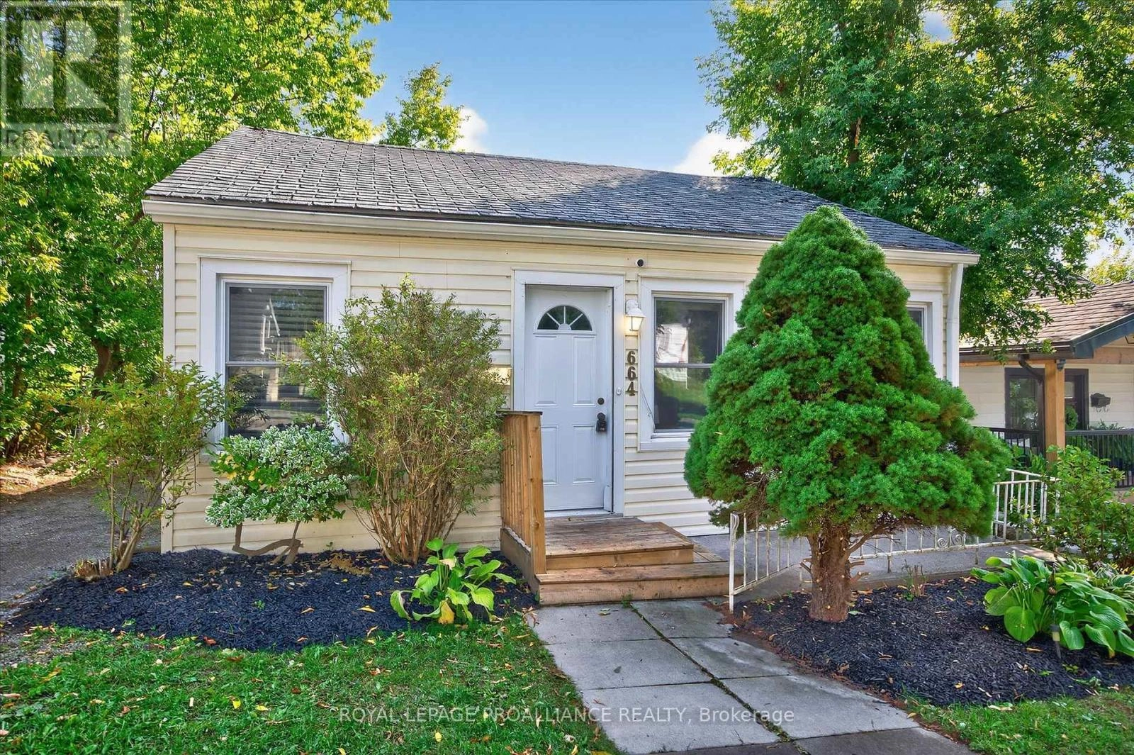 664 Gilchrist Street, Peterborough, Ontario  K9H 4P3 - Photo 1 - X12391180