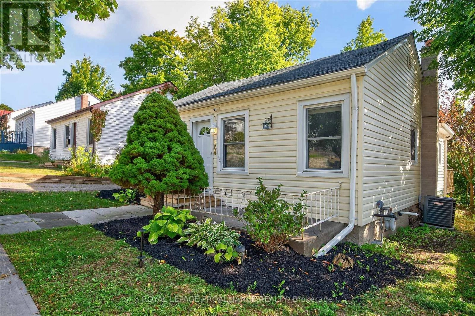664 Gilchrist Street, Peterborough, Ontario  K9H 4P3 - Photo 2 - X12391180