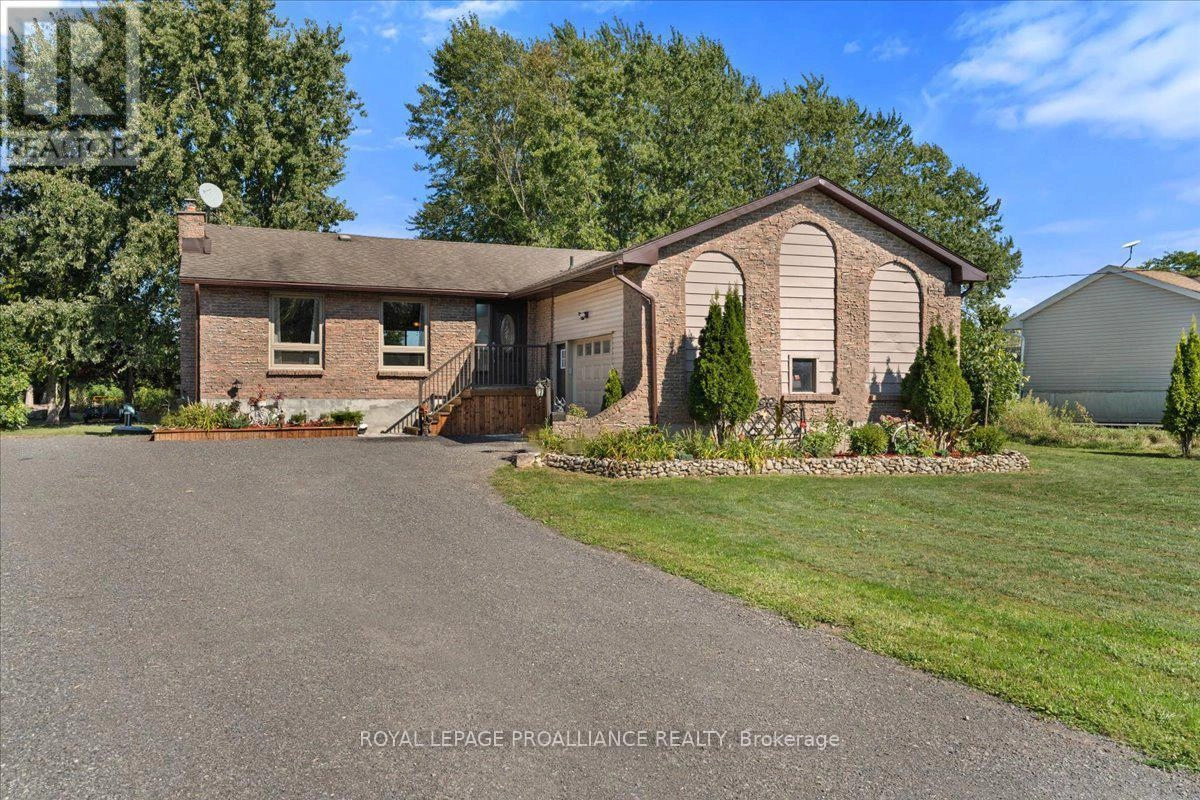 558 Aikins Road, Quinte West, Ontario  K8N 4Z2 - Photo 2 - X12391211
