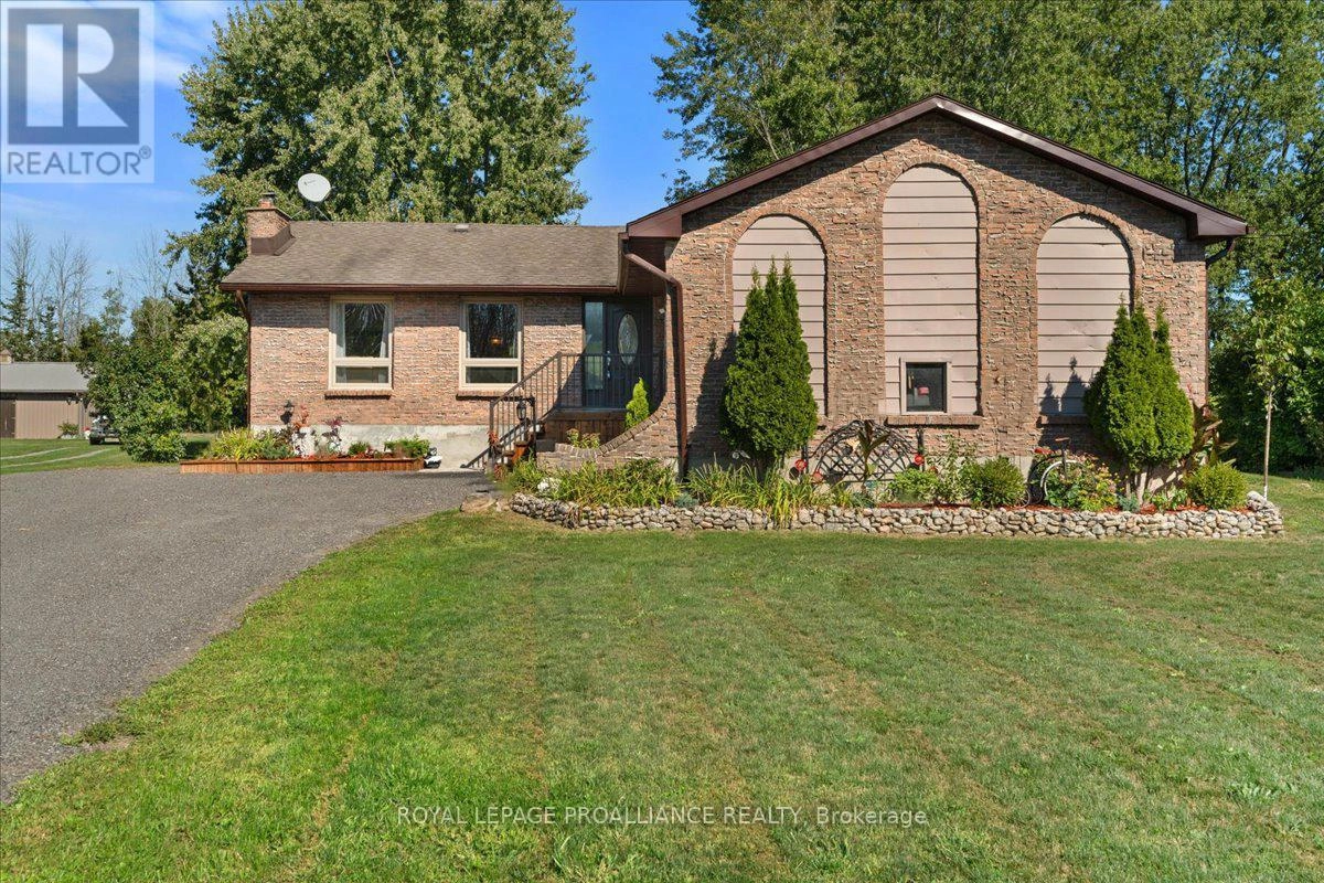 558 Aikins Road, Quinte West, Ontario  K8N 4Z2 - Photo 3 - X12391211