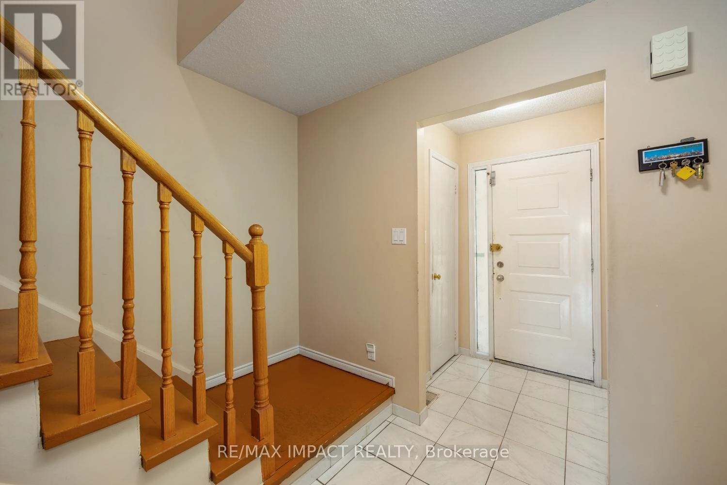 820 Bennett Crescent, Oshawa, Ontario  L1K 1V4 - Photo 2 - E12391291