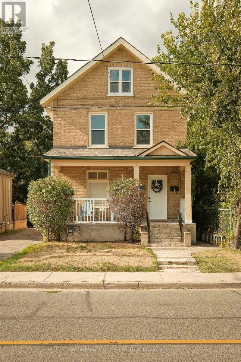 530 Chamberlain Street, Peterborough, Ontario  K9J 4L5 - Photo 2 - X12392189