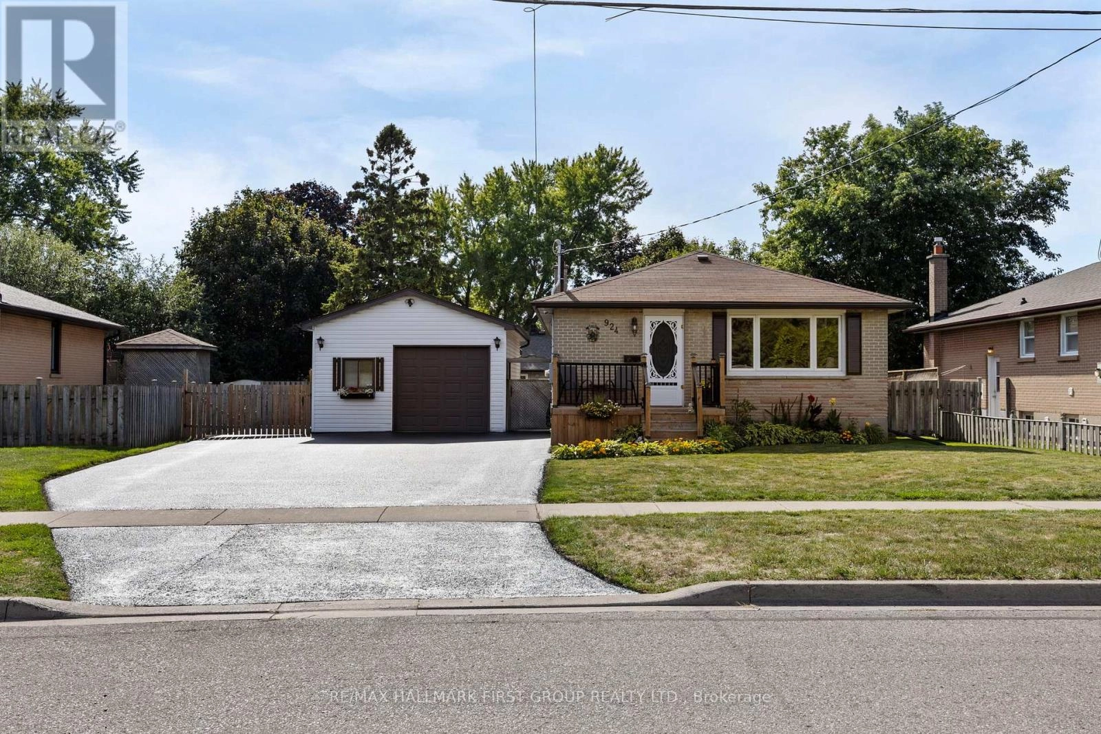 924 Mccullough Drive, Whitby, Ontario  L1N 1C6 - Photo 1 - E12392503