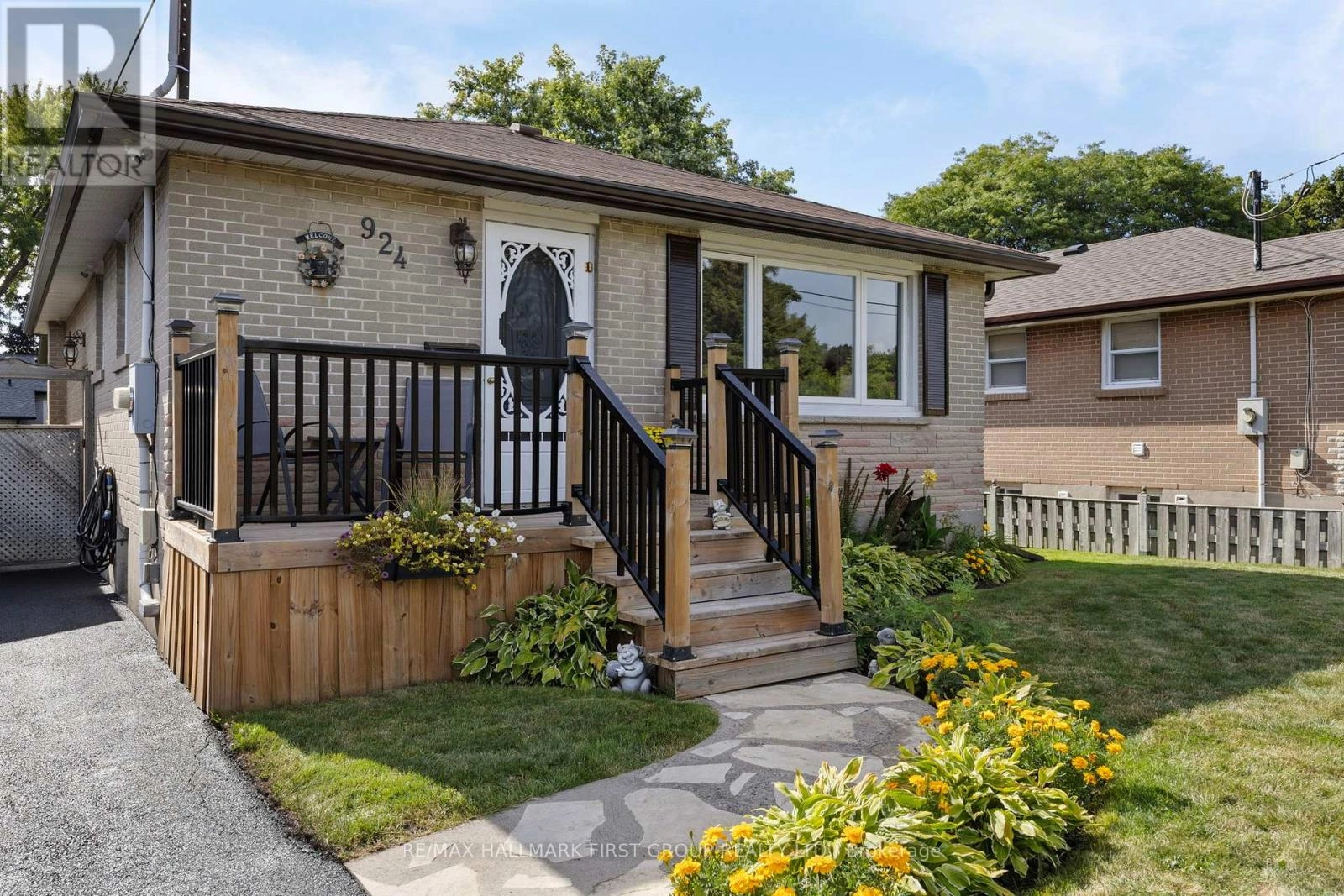 924 Mccullough Drive, Whitby, Ontario L1N 1C6 - Photo 4 - E12392503