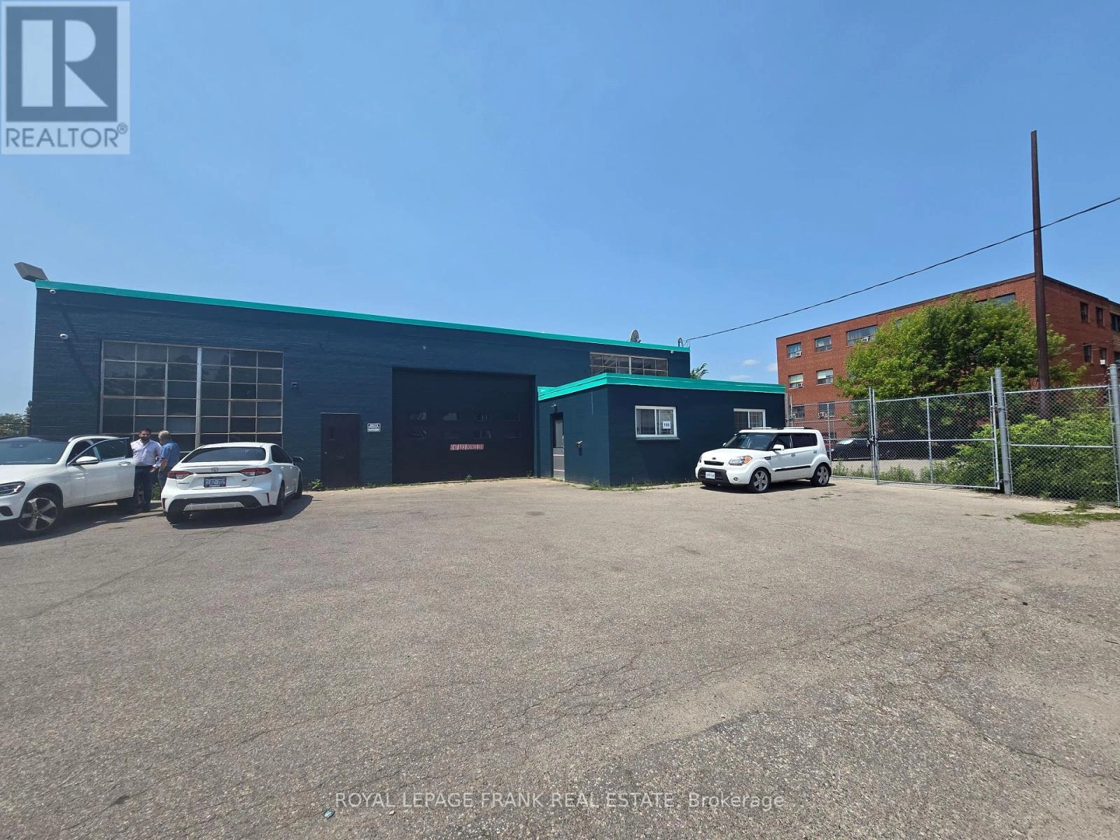 182&188 Park Road S, Oshawa, Ontario  L1J 4H2 - Photo 1 - E11931372
