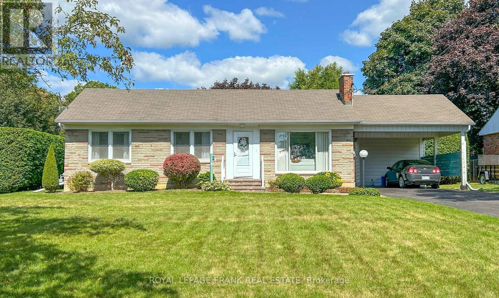 8 Edsall Avenue, Clarington, Ontario  L1C 2A8 - Photo 2 - E12392644