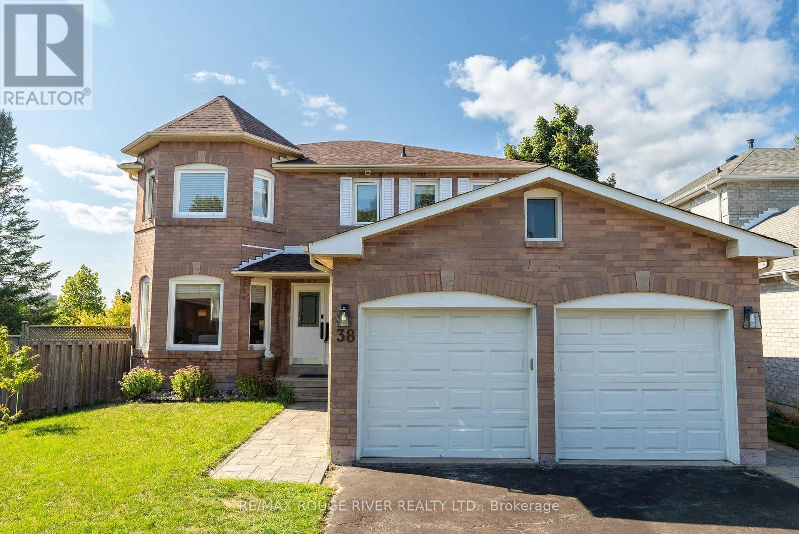 38 Silverbirch Place, Whitby, Ontario  L1R 1X6 - Photo 1 - E12393266