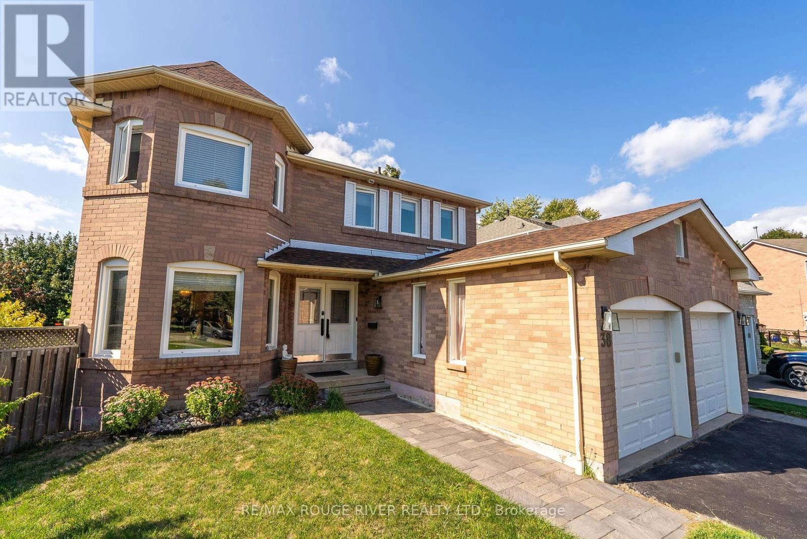 38 Silverbirch Place, Whitby, Ontario  L1R 1X6 - Photo 2 - E12393266