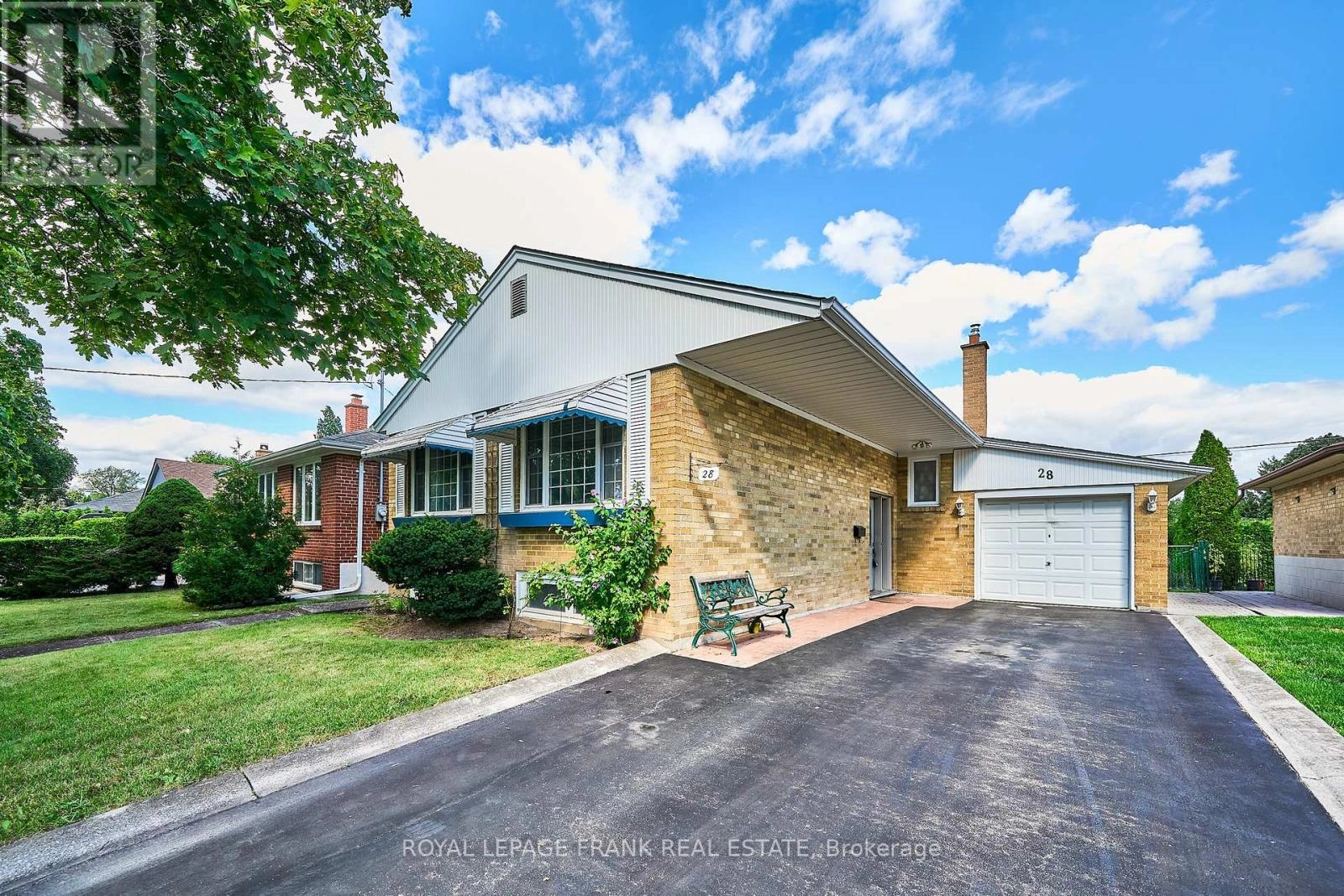 28 Winnipeg Road, Toronto, Ontario  M9P 2E4 - Photo 1 - W12393513