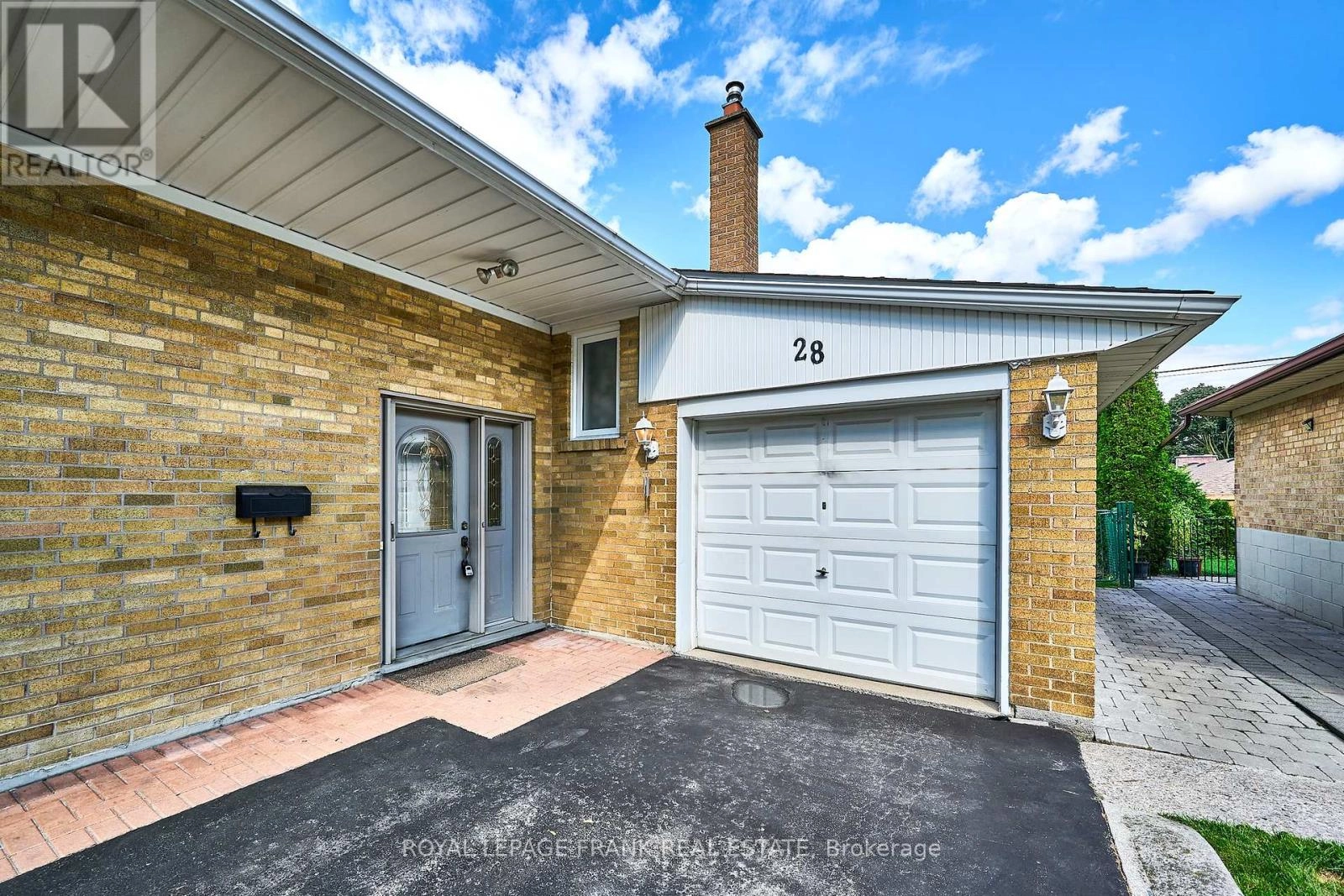 28 Winnipeg Road, Toronto, Ontario  M9P 2E4 - Photo 3 - W12393513