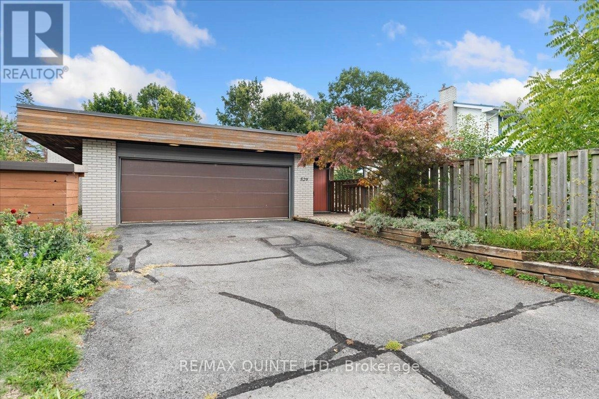 529 Victoria Avenue, Belleville, Ontario  K8N 2G6 - Photo 1 - X12393702