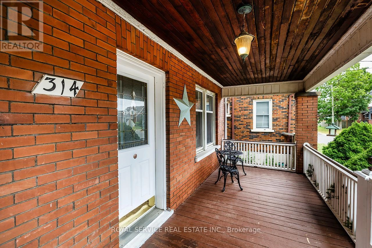 314 Gliddon Avenue, Oshawa, Ontario  L1H 1Z4 - Photo 3 - E12394017