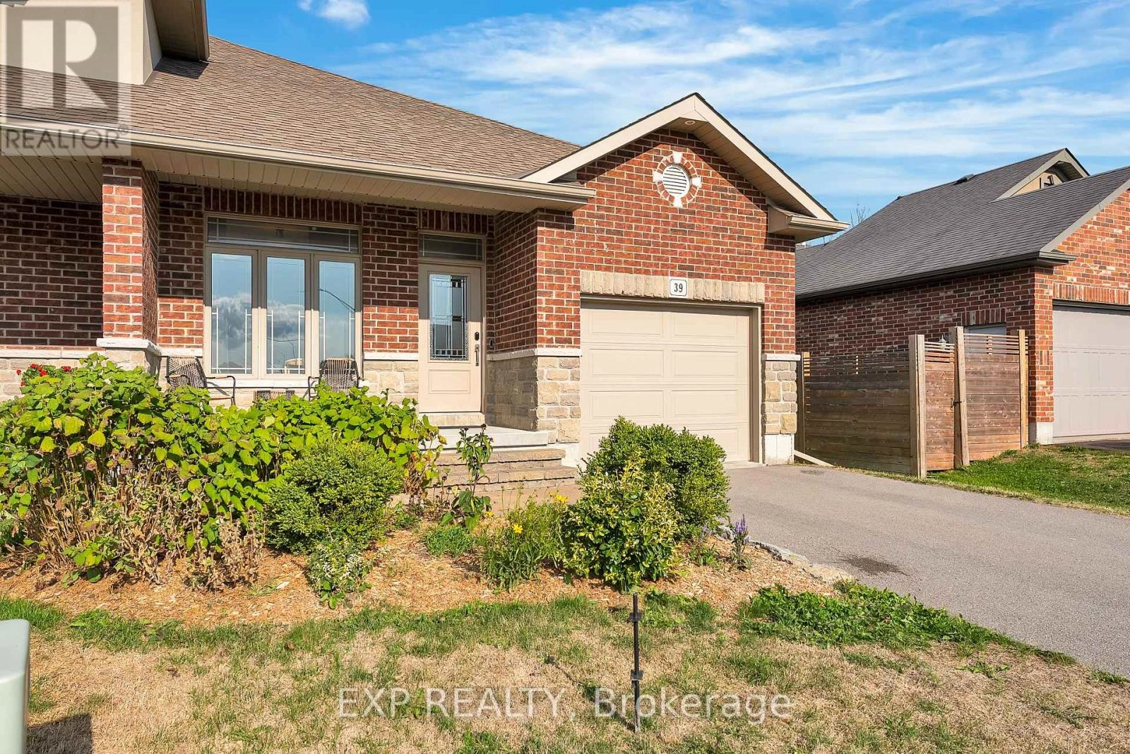 39 Hanover Court, Belleville, Ontario  K8N 0B3 - Photo 3 - X12394313
