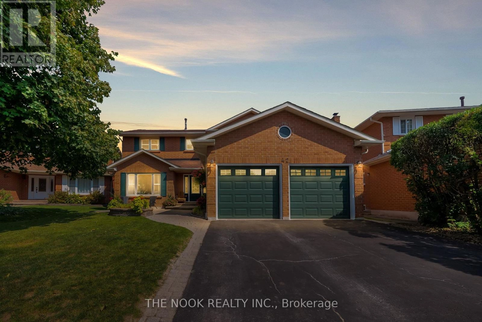 42 Robinson Crescent, Whitby, Ontario  L1N 6W5 - Photo 1 - E12394453