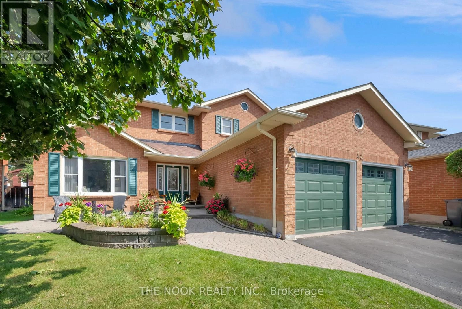 42 Robinson Crescent, Whitby, Ontario  L1N 6W5 - Photo 2 - E12394453