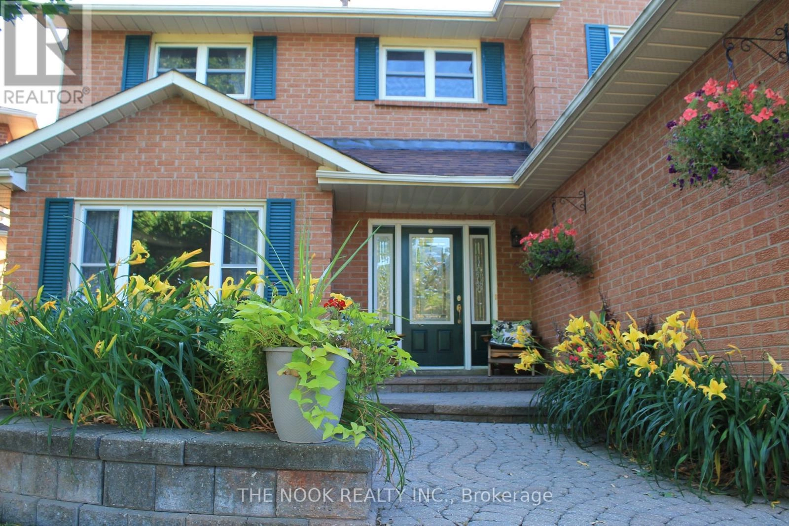 42 Robinson Crescent, Whitby, Ontario  L1N 6W5 - Photo 3 - E12394453
