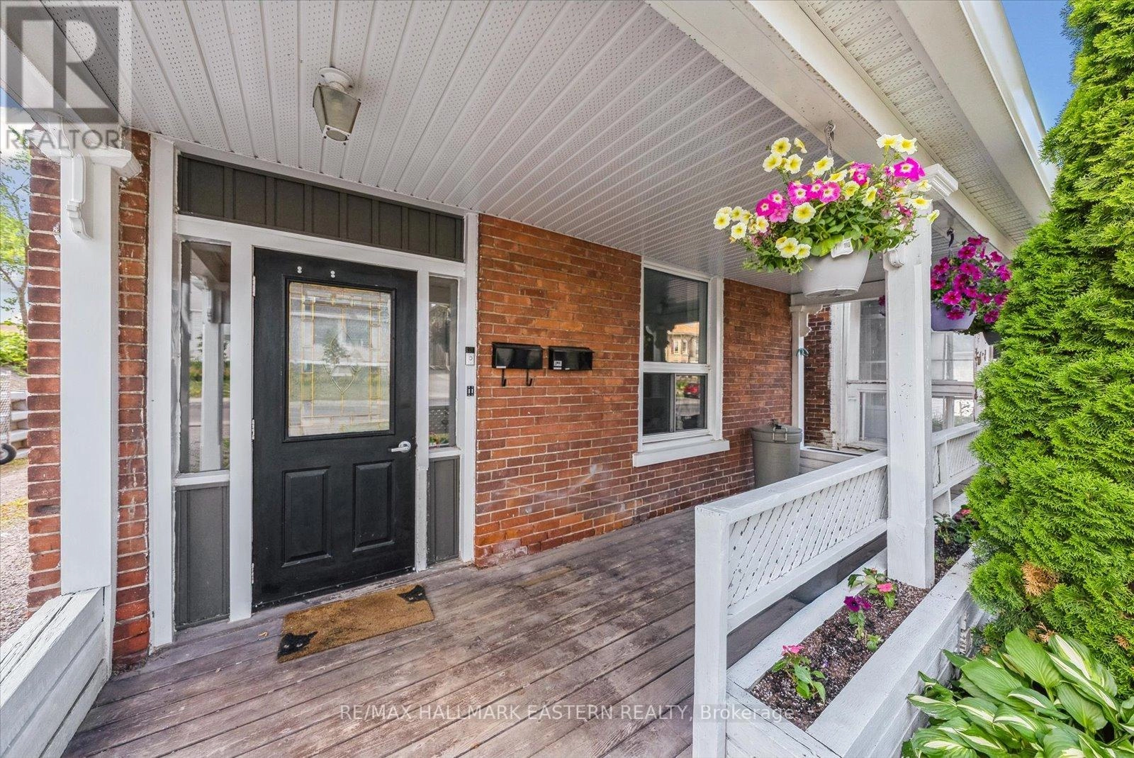 213 Brock Street, Peterborough, Ontario  K9H 2P6 - Photo 2 - X12394601