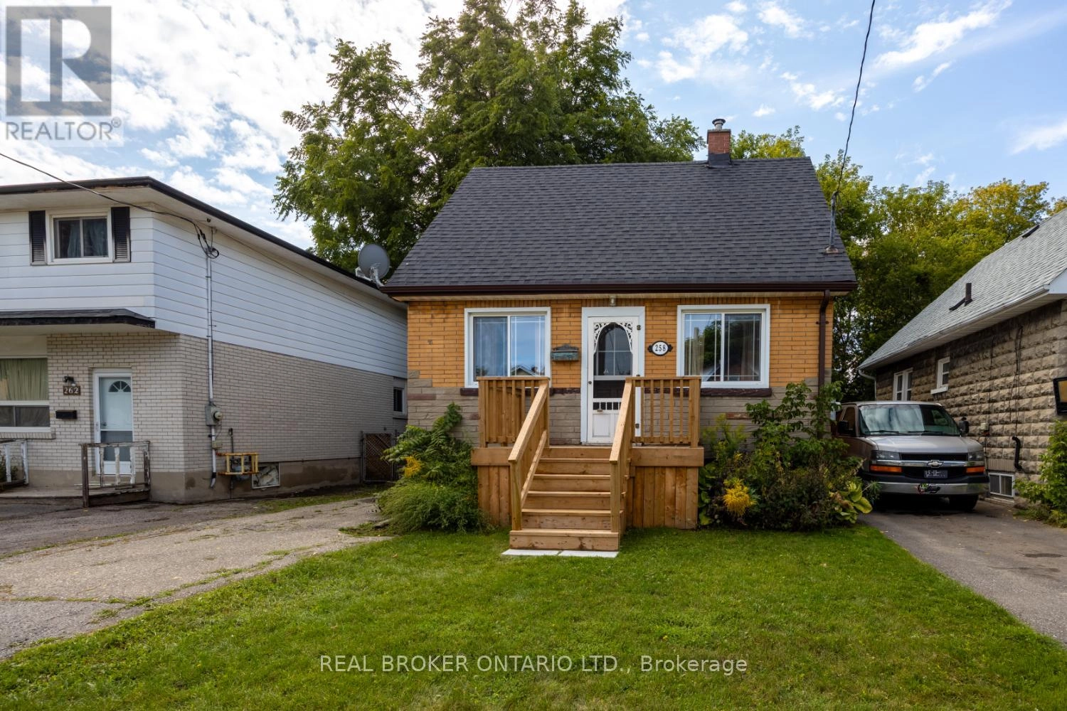 258 Verdun Road, Oshawa, Ontario  L1H 5T2 - Photo 2 - E12394691