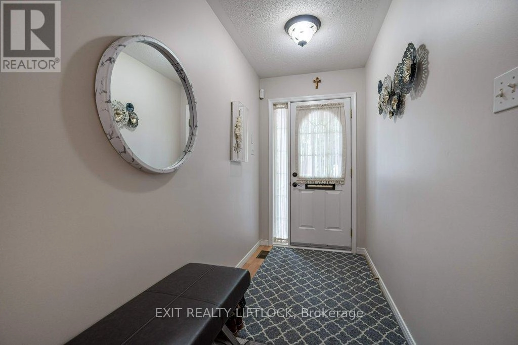 4 - 861 Wentworth Street, Peterborough, Ontario  K9J 8R7 - Photo 3 - X12394828