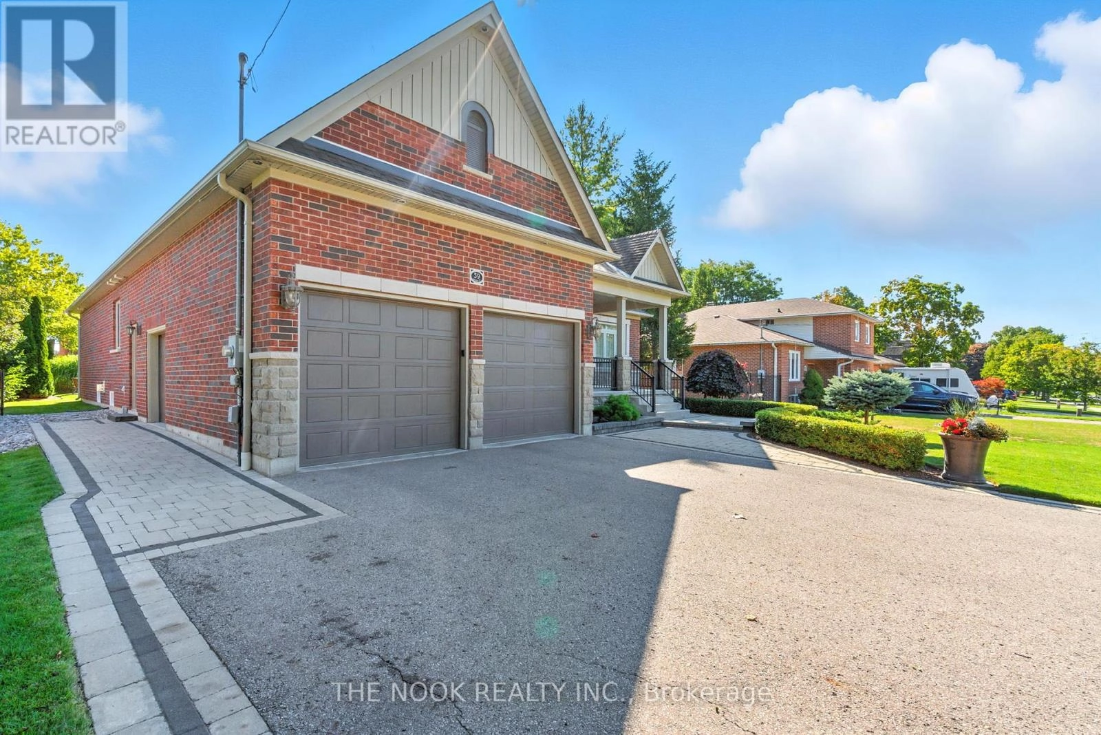 59 Queen Street, Whitby, Ontario  L1M 1C4 - Photo 3 - E12395128