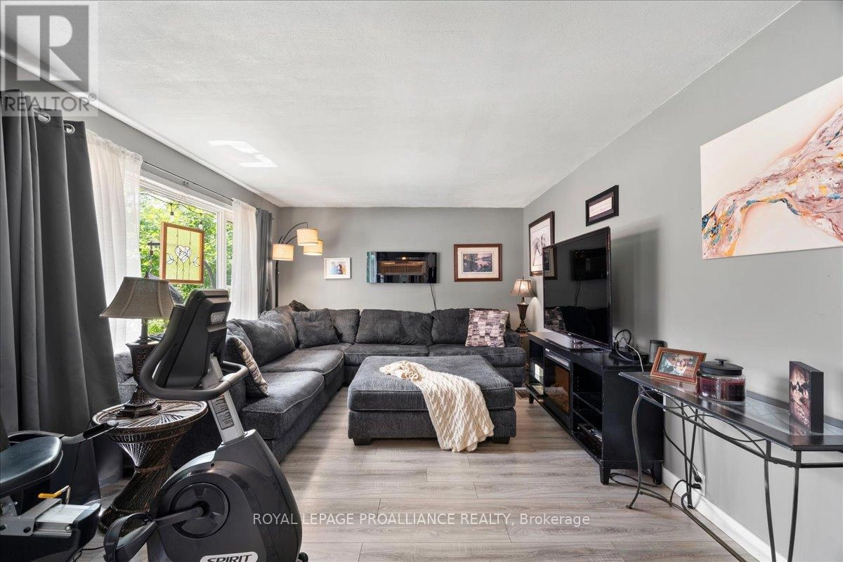 1023 Jewel Road, North Frontenac, Ontario K0H 1K0 - Photo 13 - X12395009