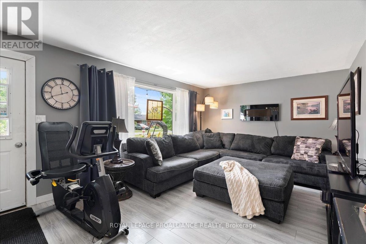 1023 Jewel Road, North Frontenac, Ontario K0H 1K0 - Photo 14 - X12395009