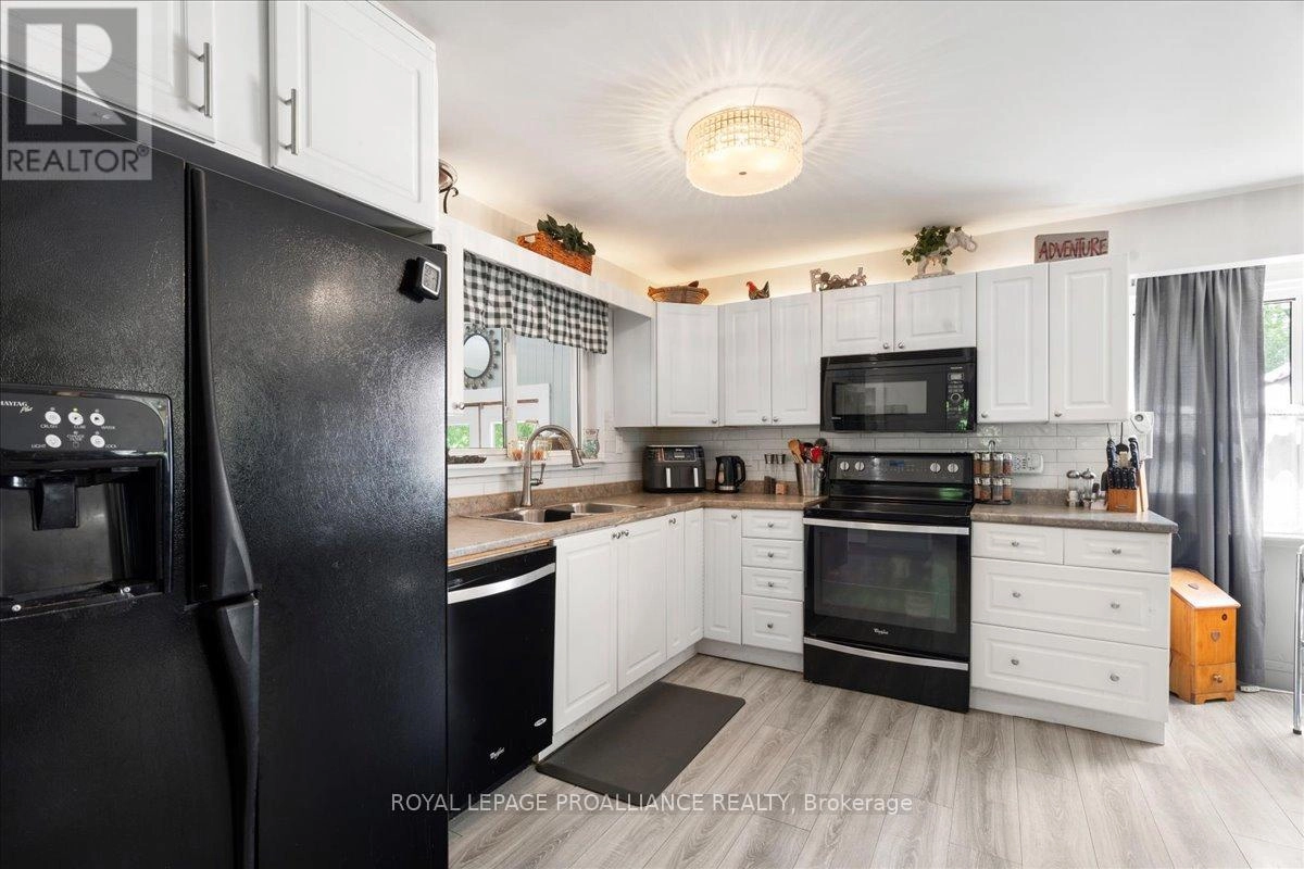 1023 Jewel Road, North Frontenac, Ontario K0H 1K0 - Photo 7 - X12395009