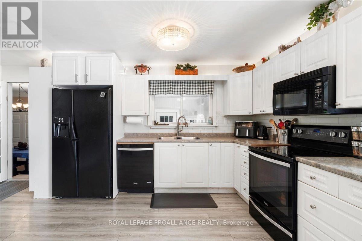 1023 Jewel Road, North Frontenac, Ontario K0H 1K0 - Photo 8 - X12395009