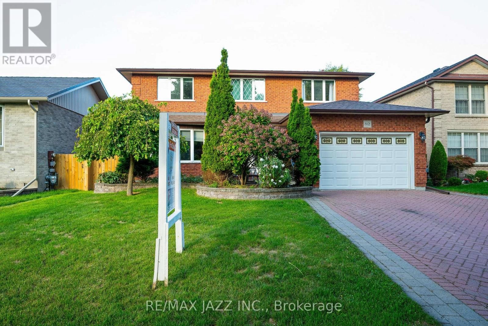 812 Waverly Street N, Oshawa, Ontario  L1J 7E5 - Photo 1 - E12395743