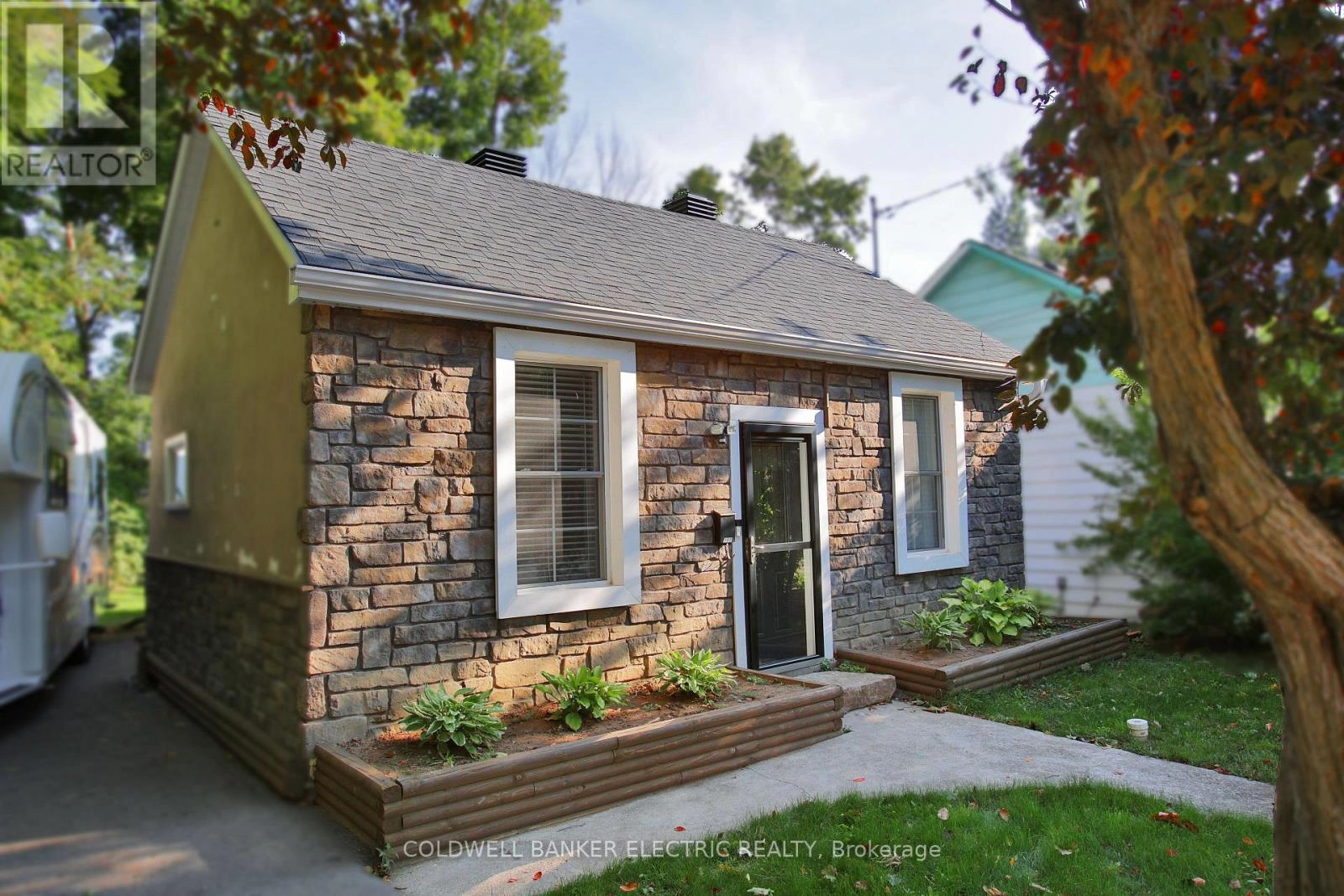 188 Antrim Street, Peterborough, Ontario  K9H 3G4 - Photo 1 - X12396409