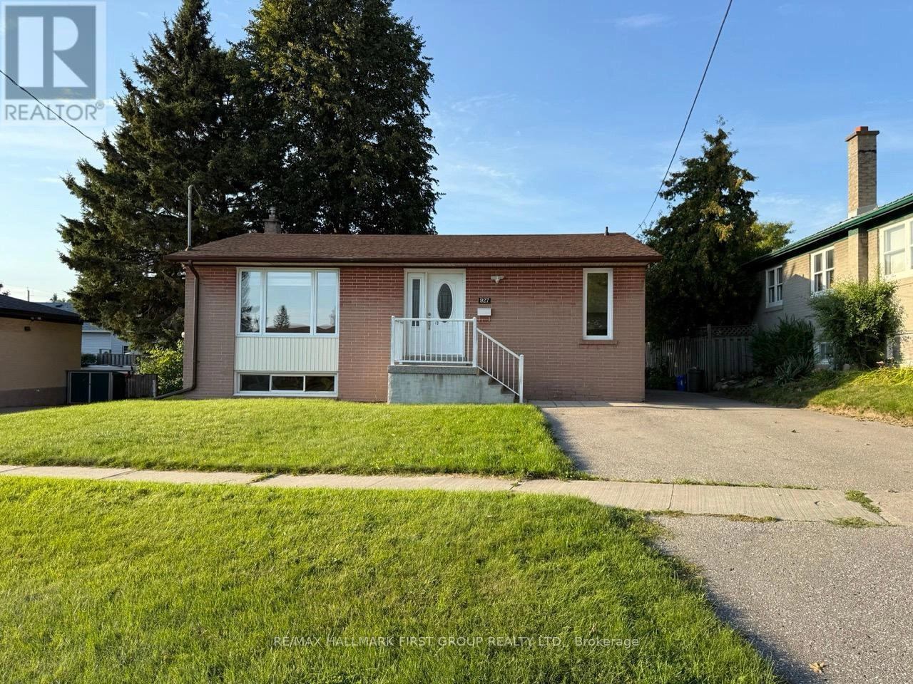 927 Greenwood Crescent, Whitby, Ontario  L1N 1C9 - Photo 1 - E12385976