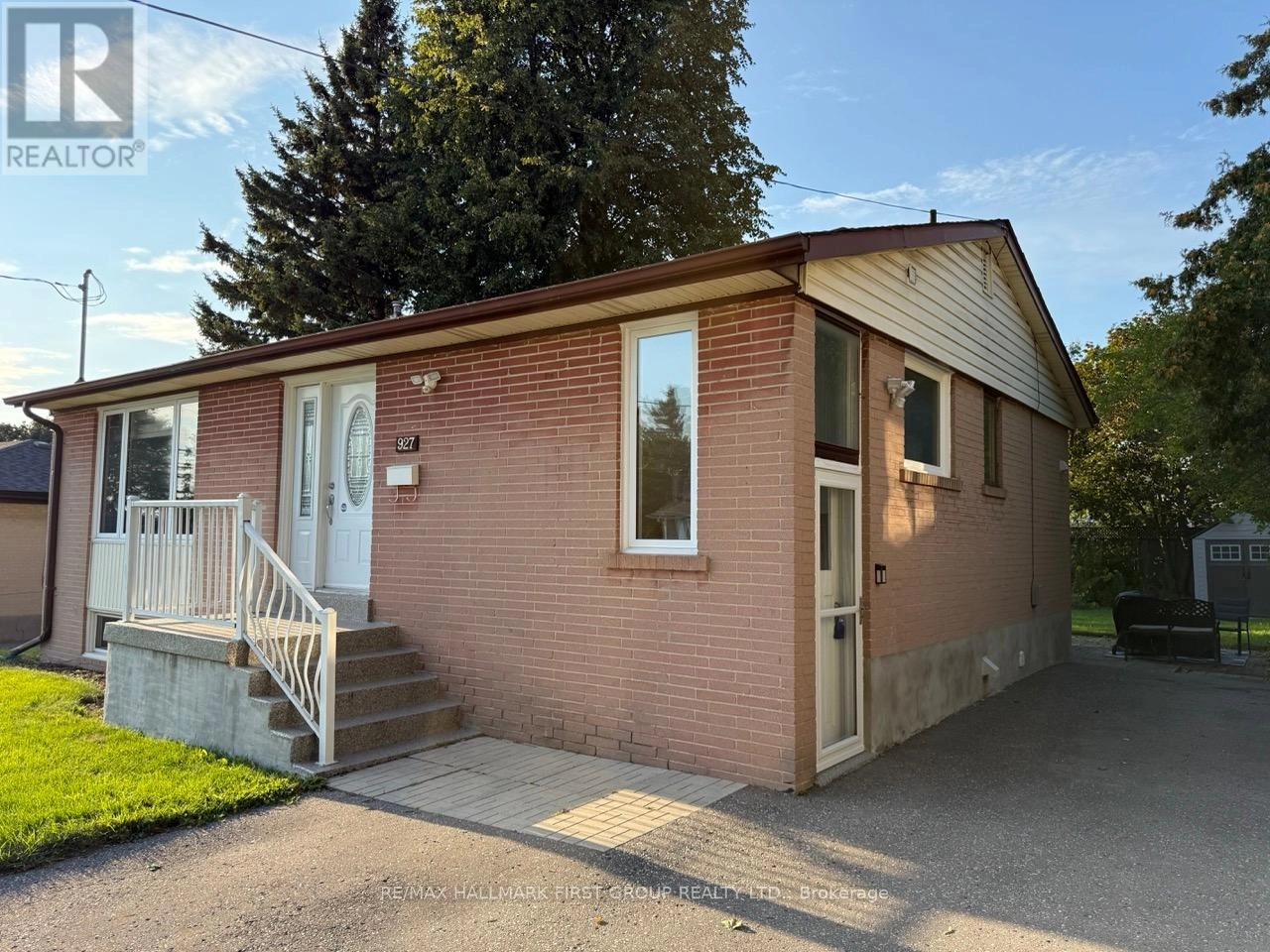 927 Greenwood Crescent, Whitby, Ontario  L1N 1C9 - Photo 2 - E12385976