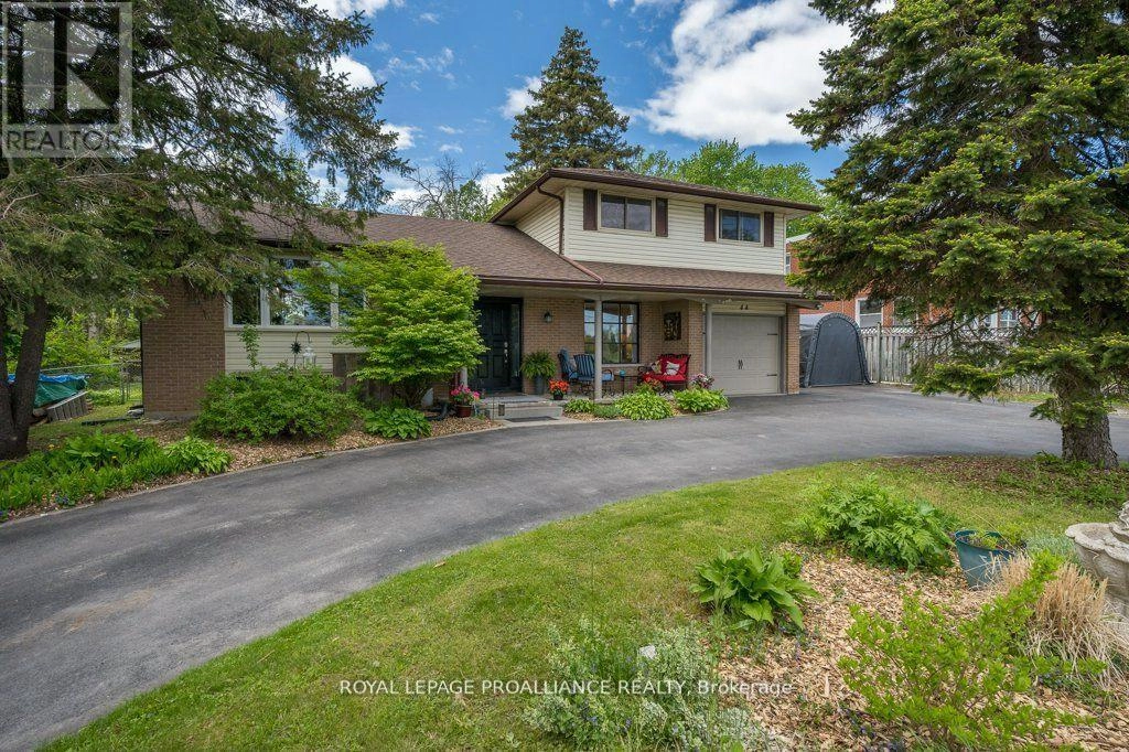44 Sidney Street, Belleville, Ontario  K8P 3Y8 - Photo 1 - X12396507
