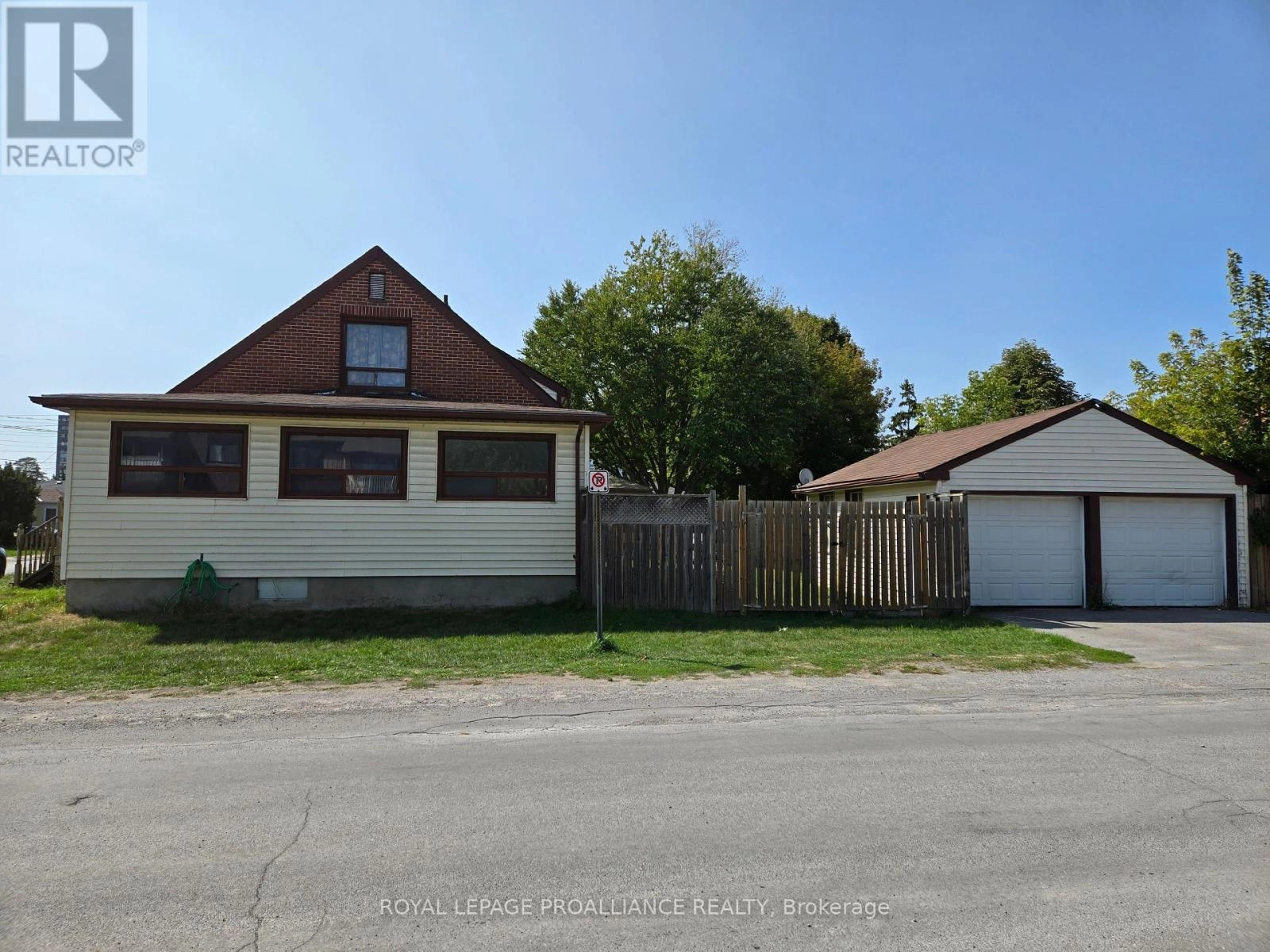 10 Wellington Crescent, Belleville, Ontario  K8P 1E1 - Photo 2 - X12396627