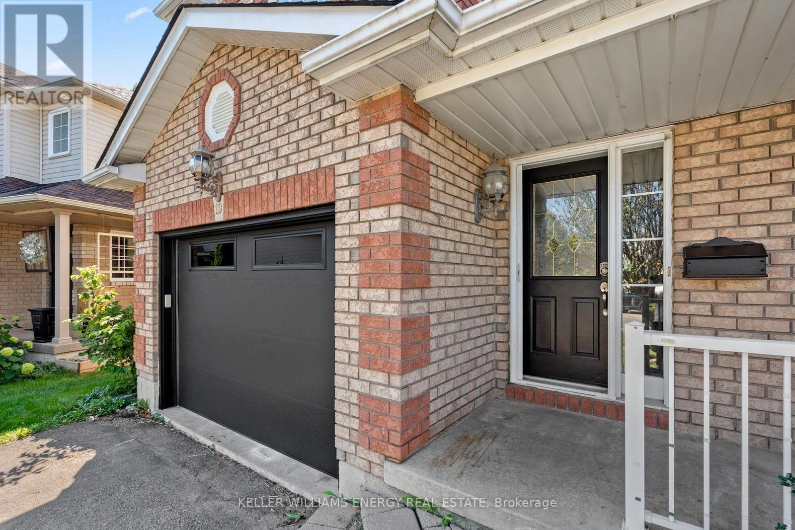 19 Sawmill Court, Clarington, Ontario  L1C 5C2 - Photo 3 - E12397093