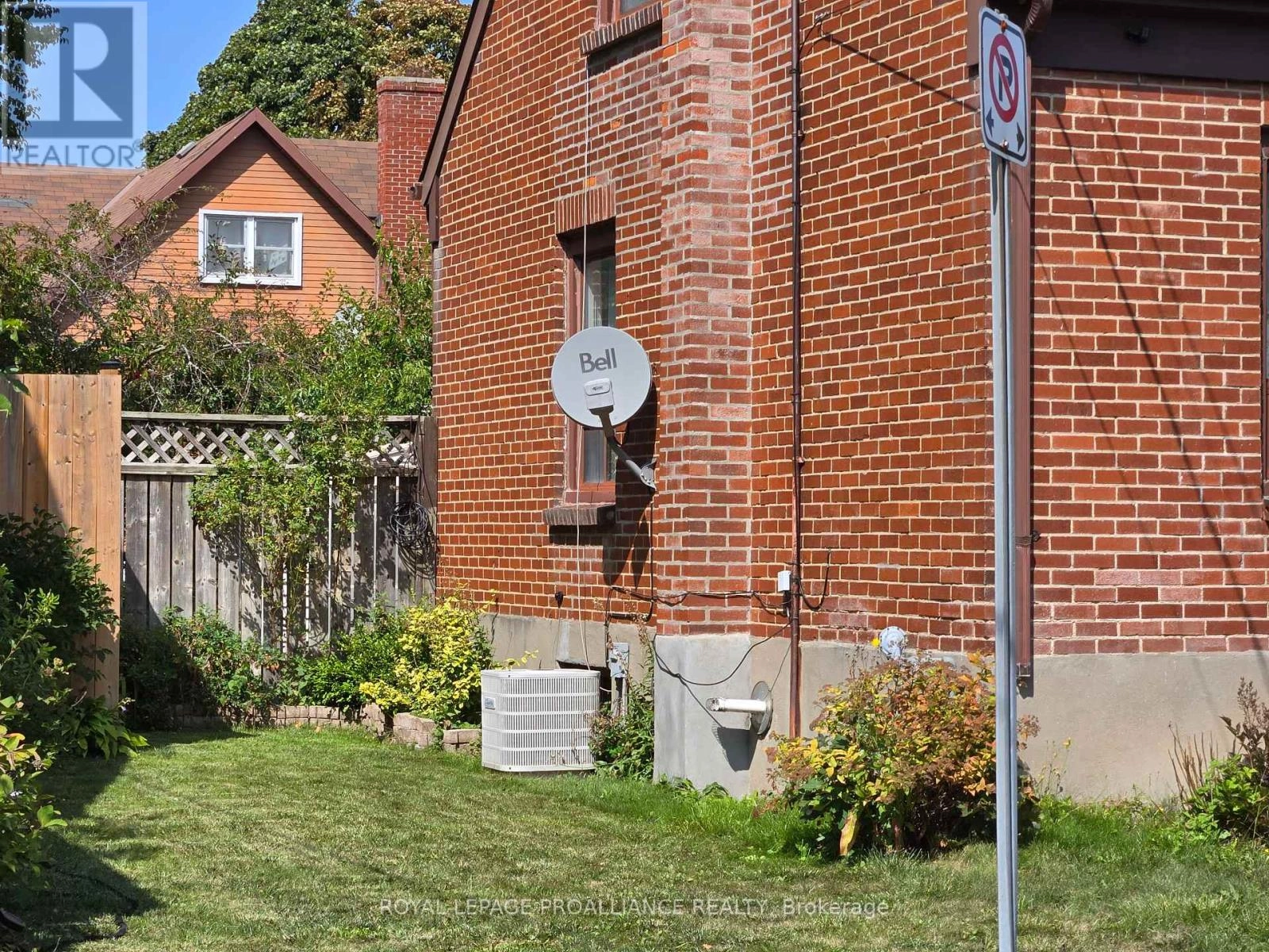 10 Wellington Crescent, Belleville, Ontario  K8P 1E1 - Photo 3 - X12396627