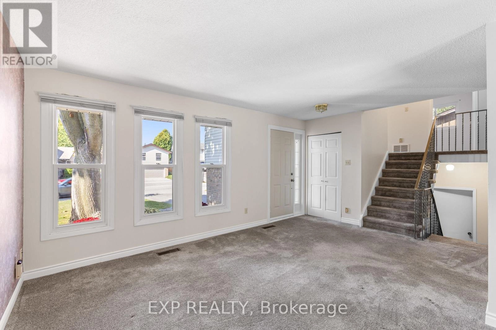 70 Pilkington Crescent, Whitby, Ontario  L1N 6G1 - Photo 2 - E12397633