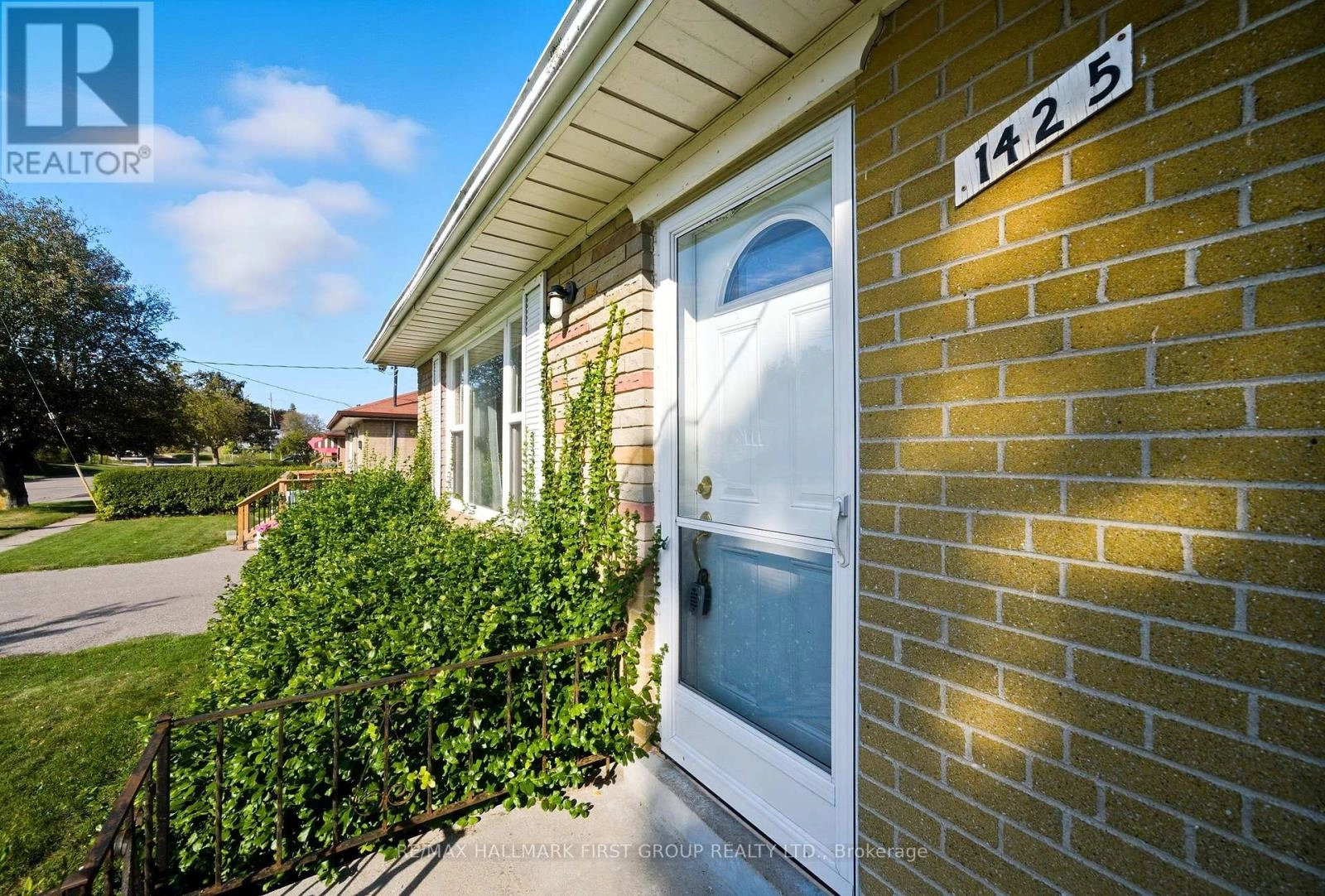 1425 Evangeline Drive, Oshawa, Ontario  L1J 3S8 - Photo 3 - E12397821