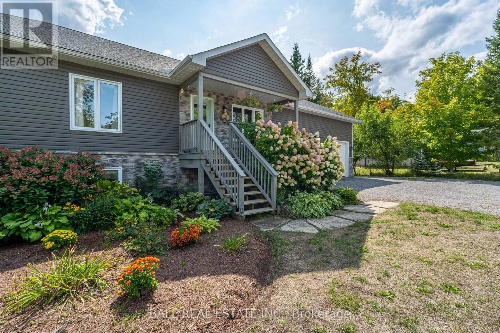 47 Sumcot Drive, Trent Lakes, Ontario  K0L 1J0 - Photo 2 - X12397838