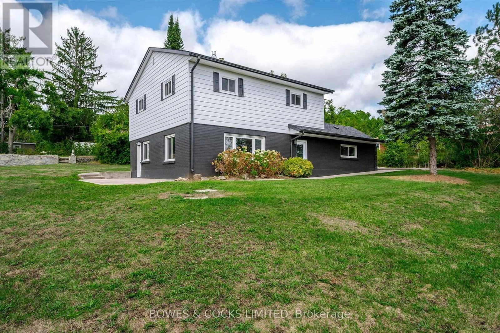 1695 Killoran Road, Selwyn, Ontario  K9J 6X5 - Photo 1 - X12388603