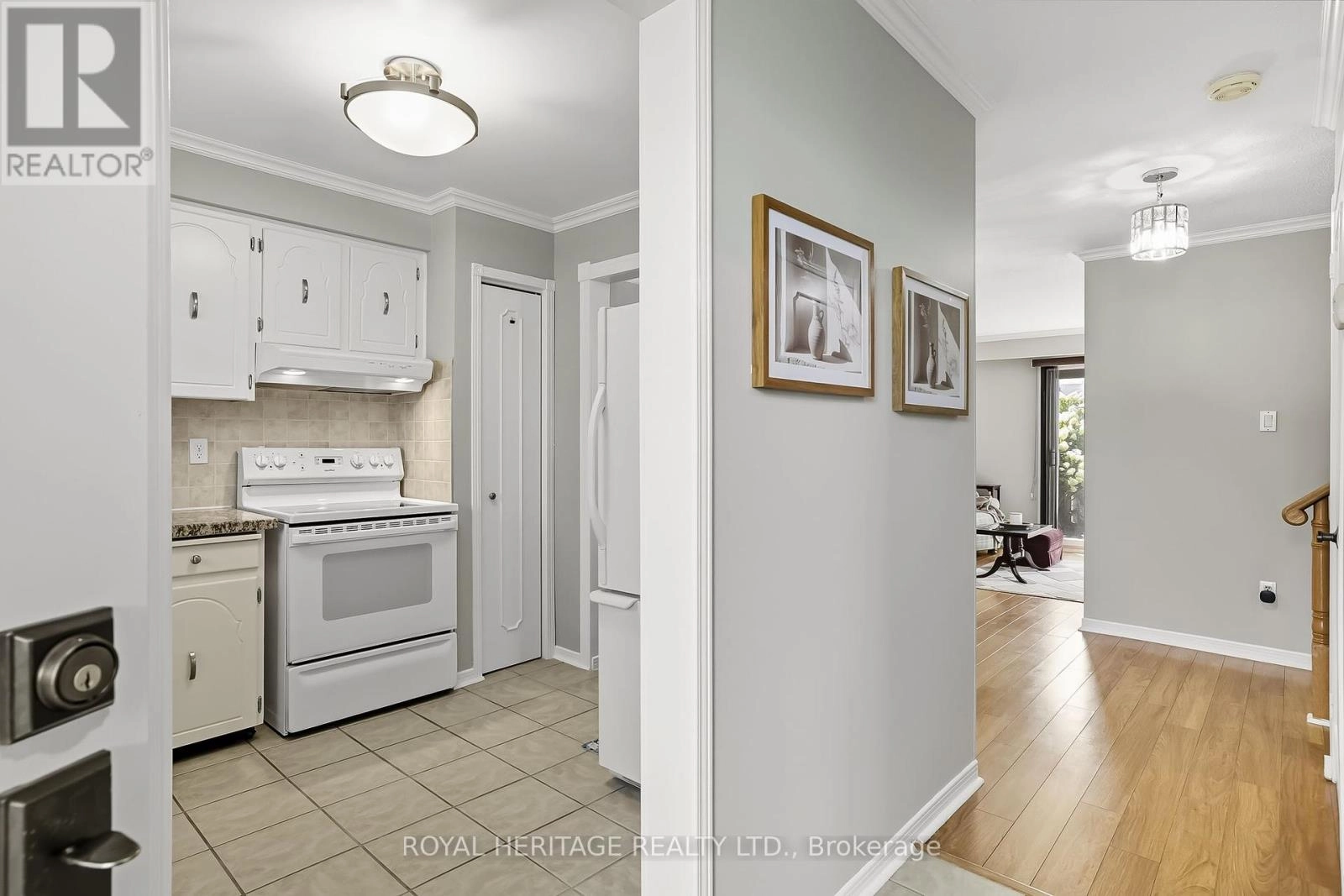 6 - 580 Eyer Drive, Pickering, Ontario  L1W 3B7 - Photo 3 - E12397963