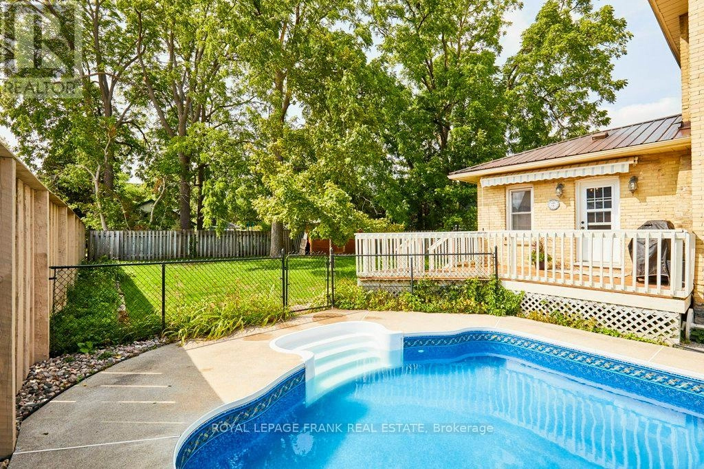7 Adelaide Street N, Kawartha Lakes, Ontario  K9V 4K7 - Photo 2 - X12305131